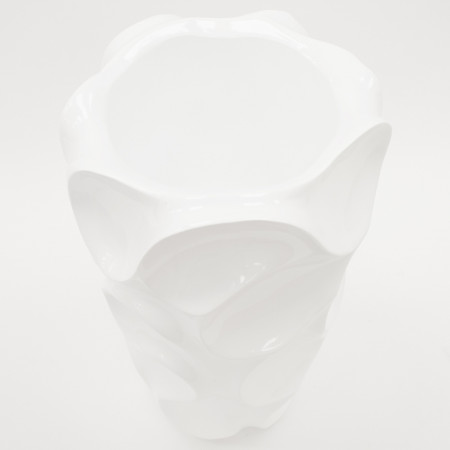 detail Bílá dekorační váza GD DESIGN