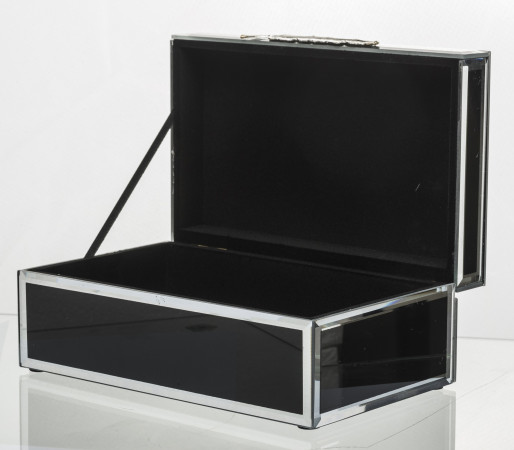 detail Černá krabička se stříbrným peříčkem GD DESIGN