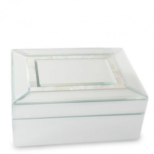 Elegantní bílá krabička na šperky